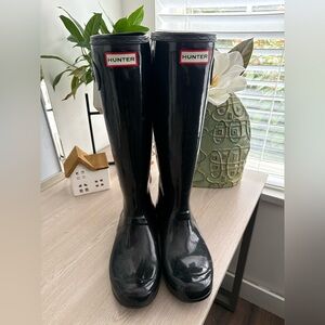 Hunter Black gloss talk rain boots size 9
